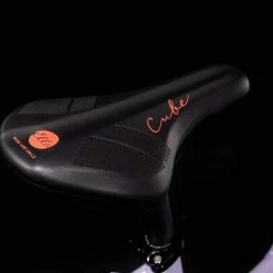 Cube Ella 200 Purple N Coral Kinderrad 20 Zoll -Mountainbikes Verkaufsladen 622310 Cube Ella 200 purple n coral 2023 Kinderrad 20 Zoll 2 1280x1280