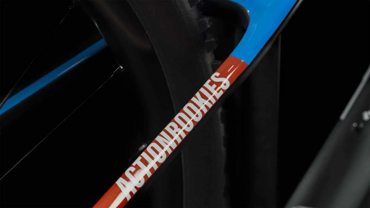 Cube Elite 240 C:62 Pro Carbon N Blue N Red Kinderrad 24 Zoll 5 Cube Elite 240 C:62 Pro Carbon N Blue N Red Kinderrad 24 Zoll – Bild 3