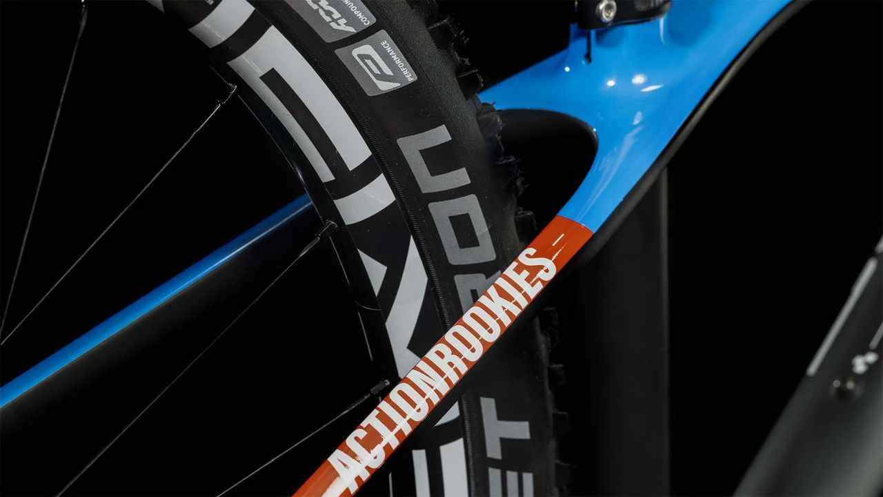 Cube Elite 240 C:62 Pro Carbon N Blue N Red Kinderrad 24 Zoll 7 Cube Elite 240 C:62 Pro Carbon N Blue N Red Kinderrad 24 Zoll – Bild 5