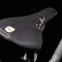 Cube Ella 240 Lunar N Salmon Kinderrad 24 Zoll 9 Cube Ella 240 Lunar N Salmon Kinderrad 24 Zoll -Mountainbikes Verkaufsladen 623610 Cube Ella 240 lunar n salmon 2023 Kinderrad 24 Zoll 2 1280x1280