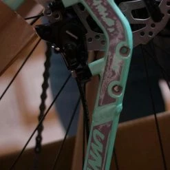 Ghost Lanao 27.5 AL Light Mint Pearl / Purple Pearl Glossy Hardtail Mountainbike Damen Lackschaden -Mountainbikes Verkaufsladen IMG 1958 1280x1280